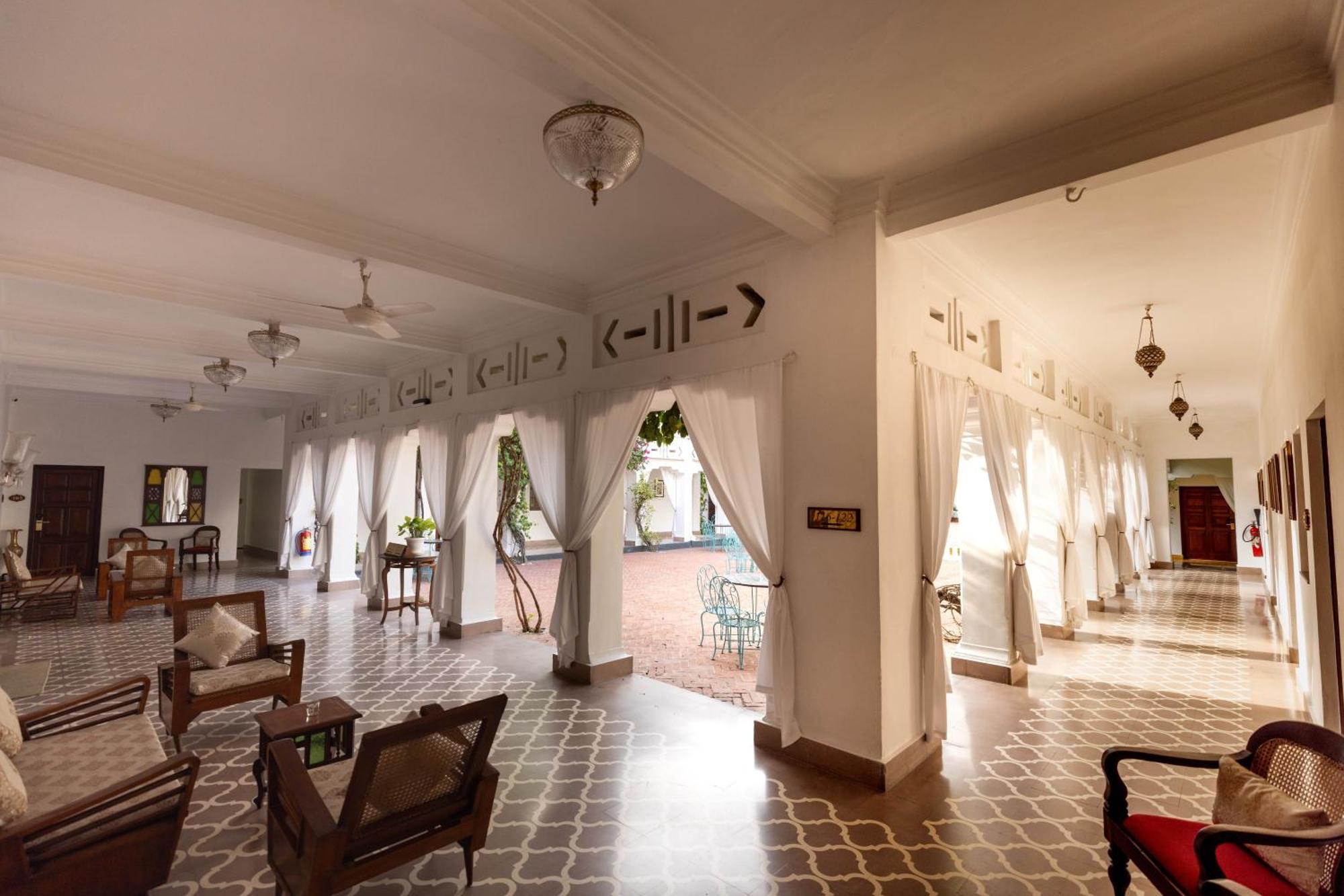 Saraca Hotel Lakhnaú Exteriér fotografie