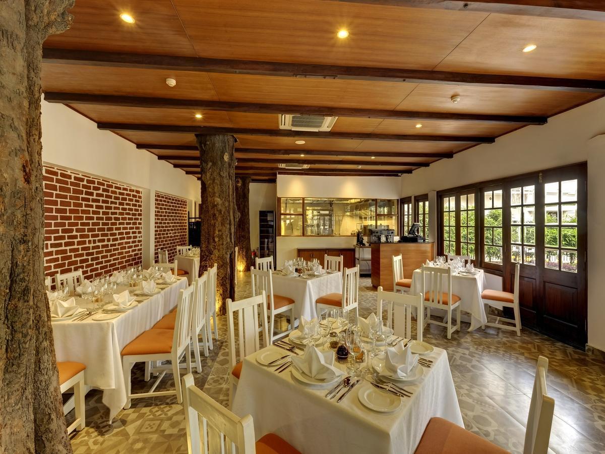 Saraca Hotel Lakhnaú Exteriér fotografie