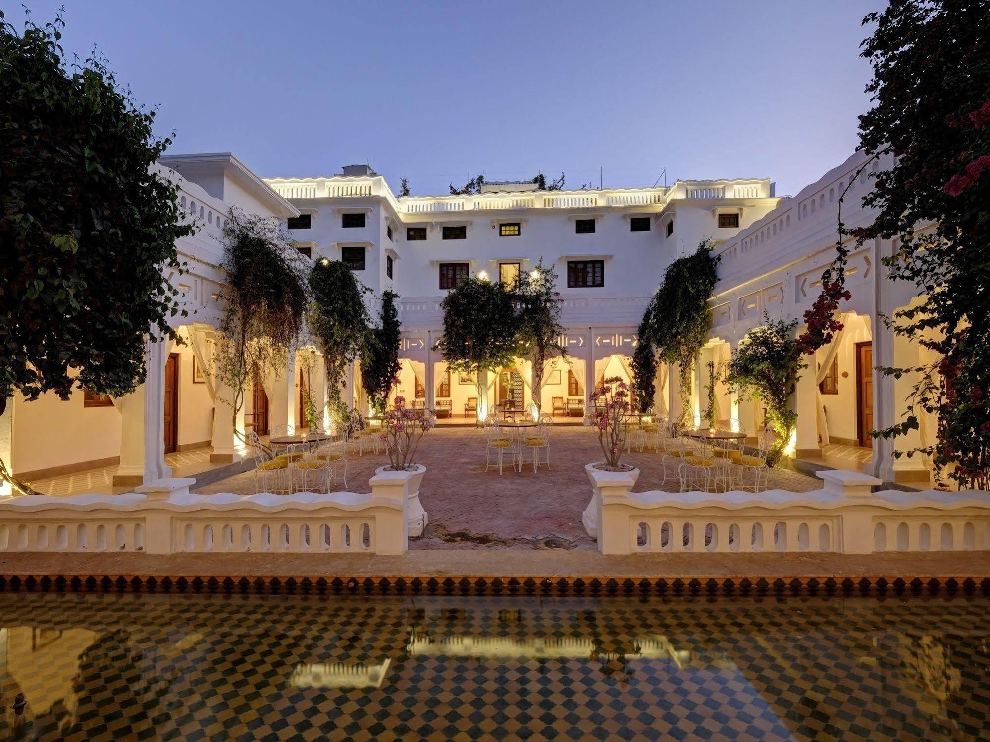 Saraca Hotel Lakhnaú Exteriér fotografie